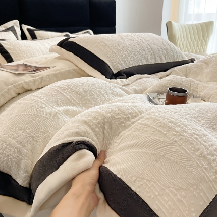 91家纺网 家纺一手货源 找家纺 （总）极简 2024新款雕花牛奶绒宽边四件套