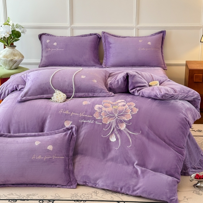 91家纺网 家纺一手货源 找家纺 （总）【苏东来】2024加厚大版花卉牛奶绒刺绣花四件套小清新公主风韩版婴儿绒宝宝绒兔绒法莱绒金貂绒四件套床单床盖款单被套 初恋紫