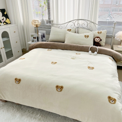 91家纺网 家纺一手货源 找家纺 （总）（总）鑫利来家纺 2025新款牛奶绒毛巾绣四件套加厚立体卡通牛奶绒四件套