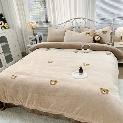 91家纺网 家纺一手货源 找家纺 （总）（总）鑫利来家纺 2025新款牛奶绒毛巾绣四件套加厚立体卡通牛奶绒四件套