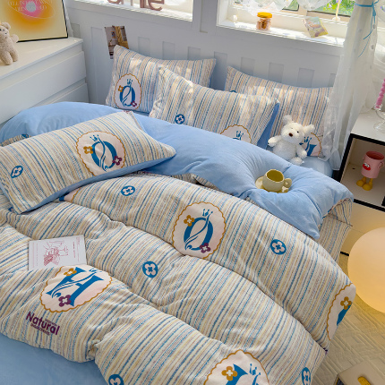 91家纺网 家纺一手货源 找家纺 枋梢家纺 2024新款加厚牛奶绒印花四件套 H蓝条纹