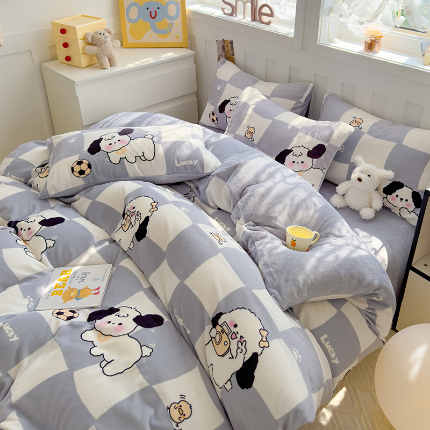 91家纺网 家纺一手货源 找家纺 枋梢家纺 2024新款加厚牛奶绒印花四件套 方块小狗