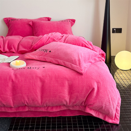 91家纺网 家纺一手货源 找家纺 （总）潘朵拉家纺 2024新款法式刺绣雕花绒牛奶绒四件套-麦瑞系列