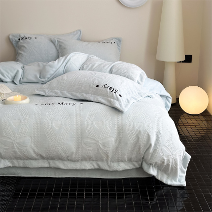 91家纺网 家纺一手货源 找家纺 （总）潘朵拉家纺 2024新款法式刺绣雕花绒牛奶绒四件套-麦瑞系列