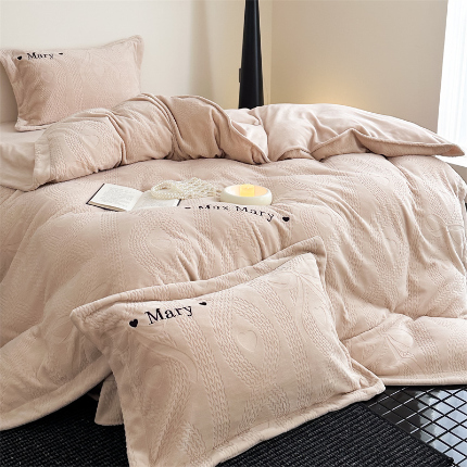 91家纺网 家纺一手货源 找家纺 （总）潘朵拉家纺 2024新款法式刺绣雕花绒牛奶绒四件套-麦瑞系列