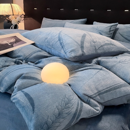 91家纺网 家纺一手货源 找家纺 （总）2025新款 专版花型 牛奶绒四件套 跑量直播款 - 风吹麦香