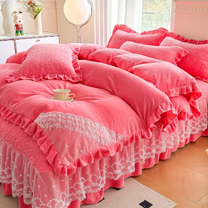 91家纺网 家纺一手货源 找家纺 （总）苏米娜2024秋冬新款220g全消光牛奶绒床盖四件套12斤重加厚婴儿绒法莱绒床裙款床盖款四件套