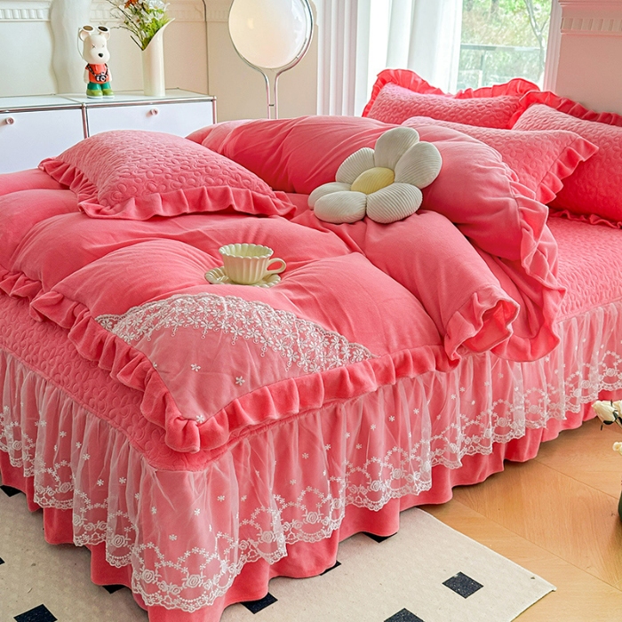 91家纺网 家纺一手货源 找家纺 苏米娜2024秋冬新款220g全消光牛奶绒床盖四件套12斤重加厚婴儿绒法莱绒床裙款床盖款四件套   浪漫花语—豆沙红