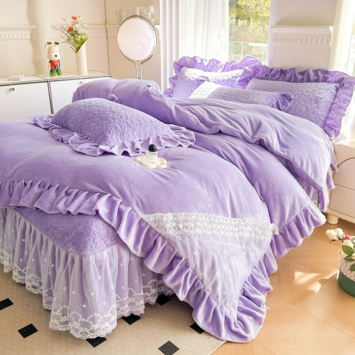 91家纺网 家纺一手货源 找家纺 苏米娜2024秋冬新款220g全消光牛奶绒床盖四件套12斤重加厚婴儿绒法莱绒床裙款床盖款四件套    浪漫花语—梦幻紫