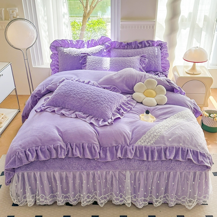 91家纺网 家纺一手货源 找家纺 苏米娜2024秋冬新款220g全消光牛奶绒床盖四件套12斤重加厚婴儿绒法莱绒床裙款床盖款四件套    浪漫花语—梦幻紫