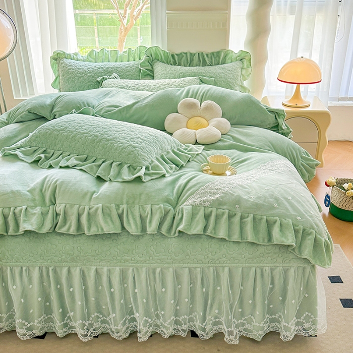91家纺网 家纺一手货源 找家纺 苏米娜2024秋冬新款220g全消光牛奶绒床盖四件套12斤重加厚婴儿绒法莱绒床裙款床盖款四件套   浪漫花语—新芽绿 