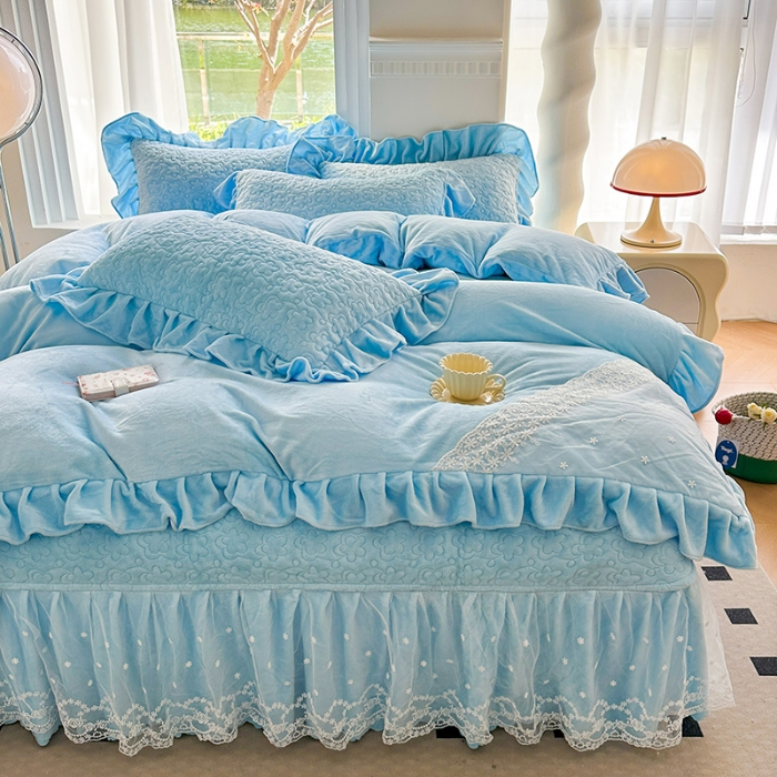 91家纺网 家纺一手货源 找家纺 苏米娜2024秋冬新款220g全消光牛奶绒床盖四件套12斤重加厚婴儿绒法莱绒床裙款床盖款四件套 浪漫花语—婴儿蓝 