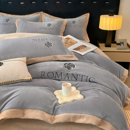 （总）2025秋冬230g9斤全消光牛奶绒双拼绣花四件套绒宽边被套高端轻奢山茶花系列