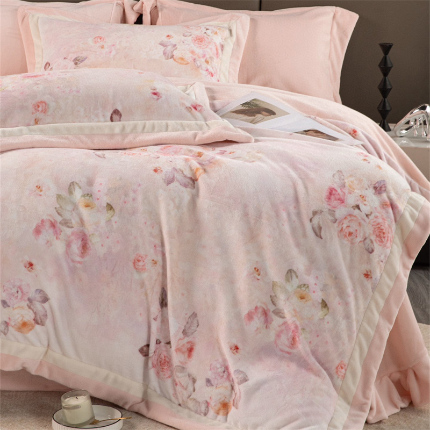 91家纺网 家纺一手货源 找家纺 时亿家居 2024新款260g牛奶棉绒数码印花四件套-花海清梦 花海清梦-粉