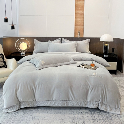 91家纺网 家纺一手货源 找家纺 （总）星尚家纺 2024新款全消光A类230g牛奶绒刺绣绣花加厚四件套加厚-维也纳