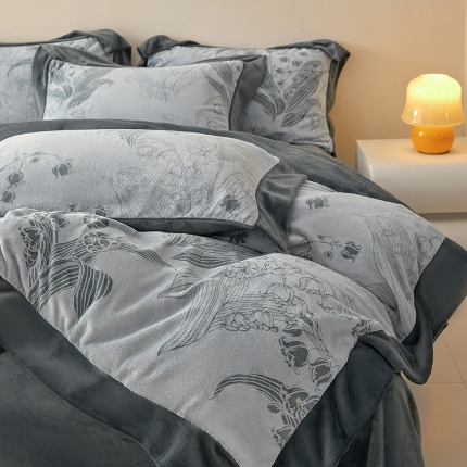 91家纺网 家纺一手货源 找家纺 （总）控价 2025新款高克重240克A类全消光印花牛奶绒四件套-铃兰