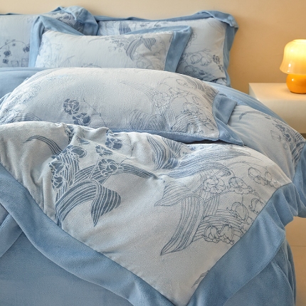 91家纺网 家纺一手货源 找家纺 （总）控价 2025新款高克重240克A类全消光印花牛奶绒四件套-铃兰