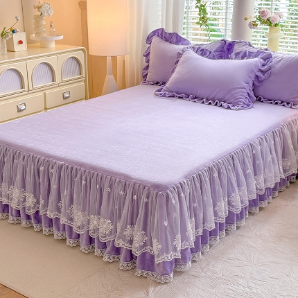 91家纺网 家纺一手货源 找家纺 （总）苏米娜2024秋冬新款230g全消光牛奶绒单床裙纯色蕾丝花边刺绣床裙款床盖款法莱绒婴儿绒金貂绒床裙三件套