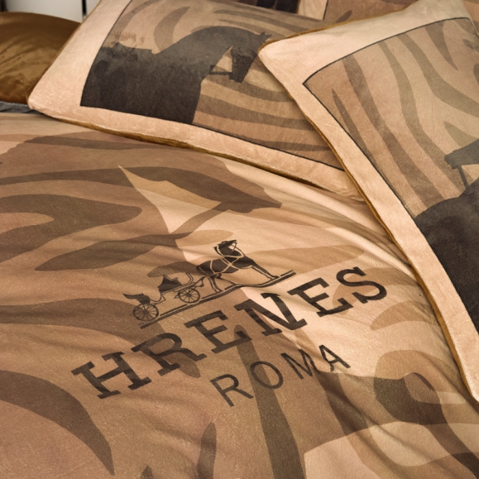 91家纺网 家纺一手货源 找家纺 （总）控价 2025新款240克A类全消光数码印花牛奶绒四件套-奥弗恩