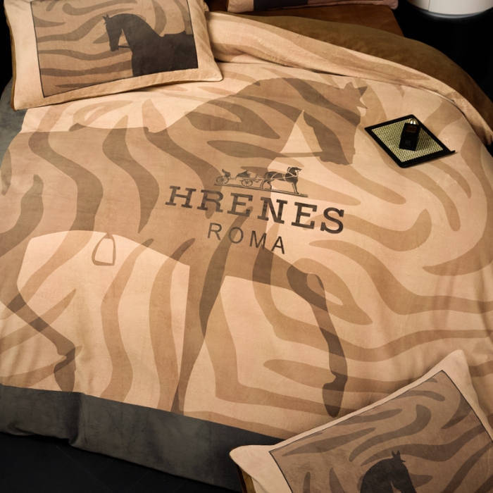 91家纺网 家纺一手货源 找家纺 （总）控价 2025新款240克A类全消光数码印花牛奶绒四件套-奥弗恩