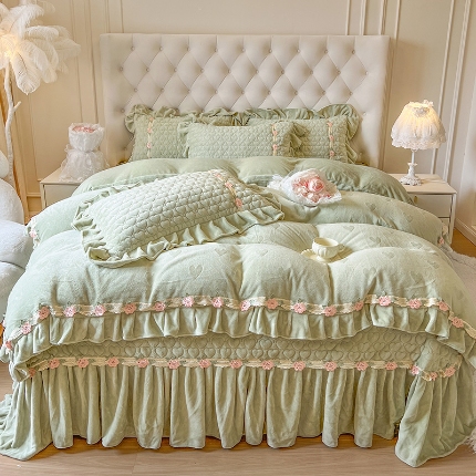 91家纺网 家纺一手货源 找家纺 （总）瑞宝 2025新款牛奶绒花边刺绣四件套--爱梦妮（控价+40）