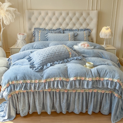 91家纺网 家纺一手货源 找家纺 （总）瑞宝 2025新款牛奶绒花边刺绣四件套--爱梦妮（控价+40）