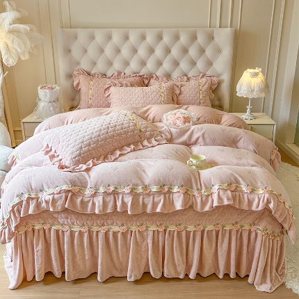 91家纺网 家纺一手货源 找家纺 瑞宝 2025新款牛奶绒花边刺绣四件套--爱梦妮 爱梦妮-少女粉