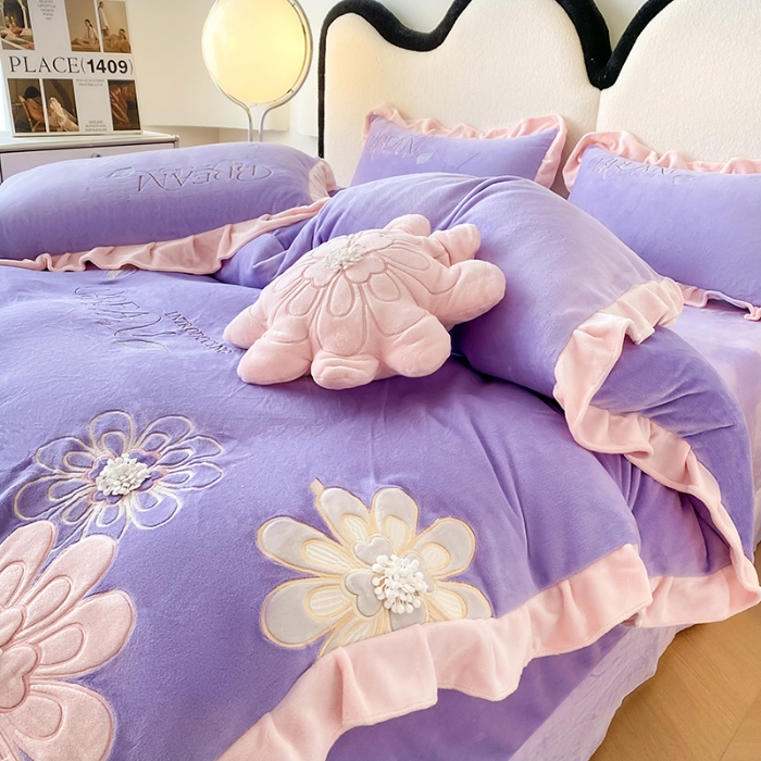91家纺网 家纺一手货源 找家纺 9斤高端韩版少女心法式公主风贴布绣花牛奶绒四件套小清新绒兔毛绒法莱绒床盖被套丝绒兔毛绒法莱绒床盖被套 潘多拉—梦幻紫 