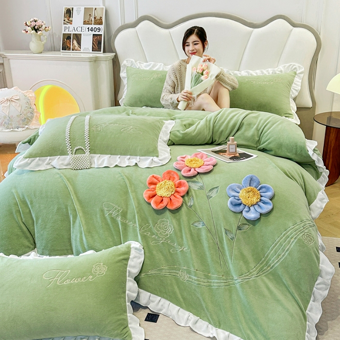 91家纺网 家纺一手货源 找家纺 9斤高端韩版少女心法式公主风贴布绣花牛奶绒四件套小清新绒兔毛绒法莱绒床盖被套丝绒兔毛绒法莱绒床盖被套  锦上添花-新芽绿