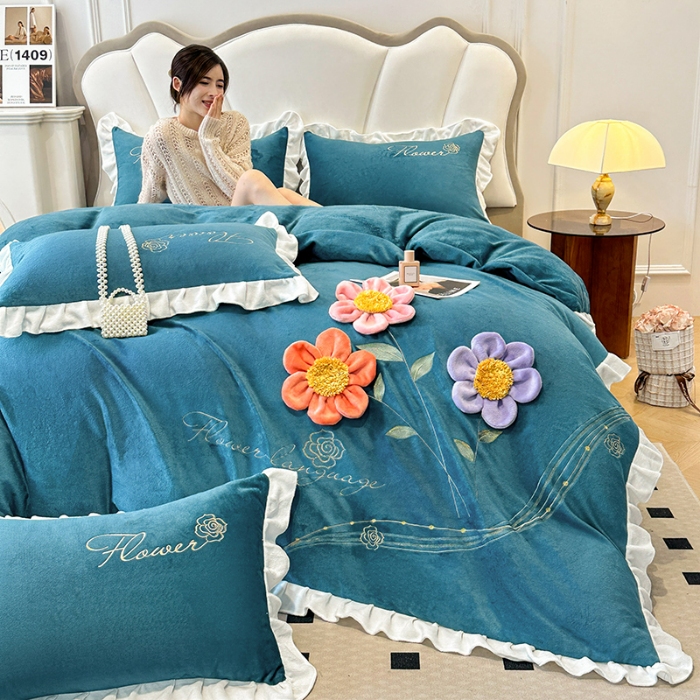 91家纺网 家纺一手货源 找家纺 9斤高端韩版少女心法式公主风贴布绣花牛奶绒四件套小清新绒兔毛绒法莱绒床盖被套丝绒兔毛绒法莱绒床盖被套  锦上添花-宾利蓝
