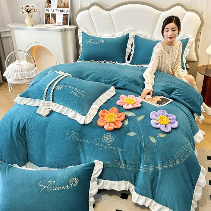 91家纺网 家纺一手货源 找家纺 9斤高端韩版少女心法式公主风贴布绣花牛奶绒四件套小清新绒兔毛绒法莱绒床盖被套丝绒兔毛绒法莱绒床盖被套  锦上添花-宾利蓝