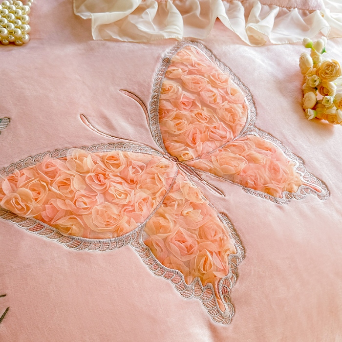 91家纺网 家纺一手货源 找家纺 苏米娜2024秋冬新款230g法式公主粉少女心牛奶绒四件套法莱绒金貂绒兔兔绒牛奶绒床裙款四件套蝴蝶花绒床盖款四件套  蝶恋花--樱花粉  