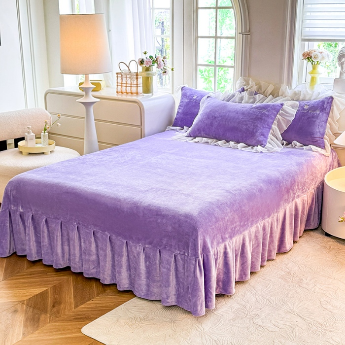 91家纺网 家纺一手货源 找家纺 苏米娜2024秋冬新款230g法式公主粉少女心牛奶绒四件套法莱绒金貂绒兔兔绒牛奶绒床裙款四件套蝴蝶花绒床盖款四件套  蝶恋花—梦幻紫 