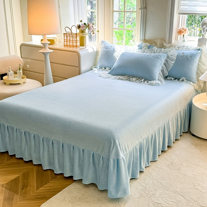 91家纺网 家纺一手货源 找家纺 苏米娜2024秋冬新款230g法式公主粉少女心牛奶绒四件套法莱绒金貂绒兔兔绒牛奶绒床裙款四件套蝴蝶花绒床盖款四件套 蝶恋花—婴儿蓝 