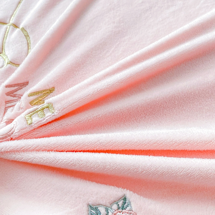 91家纺网 家纺一手货源 找家纺 2024加厚大版花卉牛奶绒刺绣花四件套小清新公主风韩版婴儿绒宝宝绒兔绒法莱绒金貂绒四件套床单床盖款单被套 安琪儿—樱花粉 