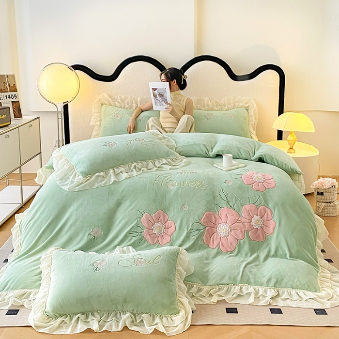 91家纺网 家纺一手货源 找家纺 2024加厚大版花卉牛奶绒刺绣花四件套小清新公主风韩版婴儿绒宝宝绒兔绒法莱绒金貂绒四件套床单床盖款单被套   安琪儿—新芽绿