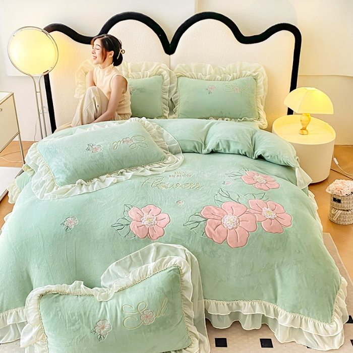 91家纺网 家纺一手货源 找家纺 2024加厚大版花卉牛奶绒刺绣花四件套小清新公主风韩版婴儿绒宝宝绒兔绒法莱绒金貂绒四件套床单床盖款单被套   安琪儿—新芽绿