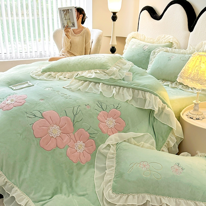 91家纺网 家纺一手货源 找家纺 2024加厚大版花卉牛奶绒刺绣花四件套小清新公主风韩版婴儿绒宝宝绒兔绒法莱绒金貂绒四件套床单床盖款单被套   安琪儿—新芽绿