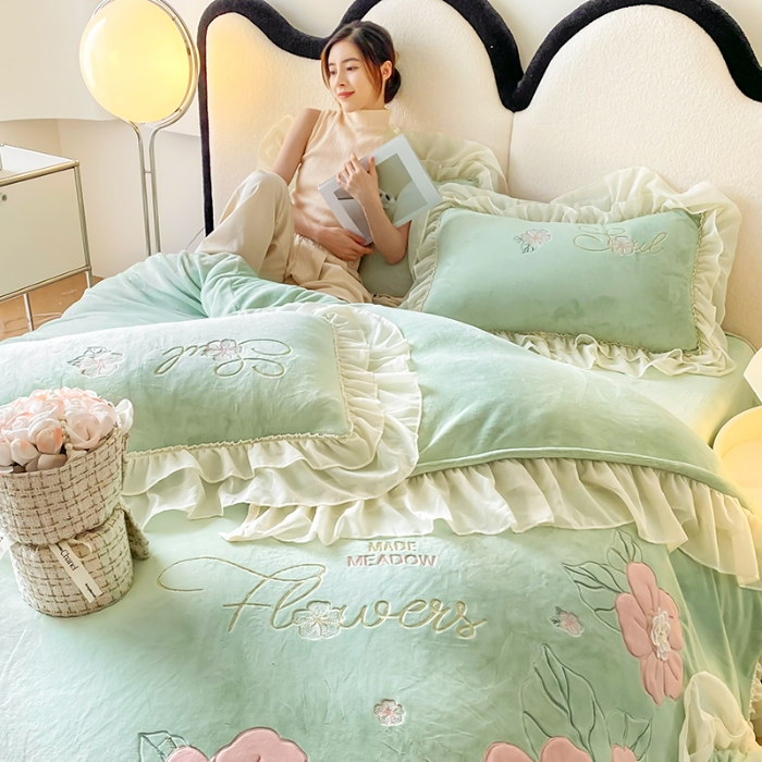 91家纺网 家纺一手货源 找家纺 2024加厚大版花卉牛奶绒刺绣花四件套小清新公主风韩版婴儿绒宝宝绒兔绒法莱绒金貂绒四件套床单床盖款单被套   安琪儿—新芽绿