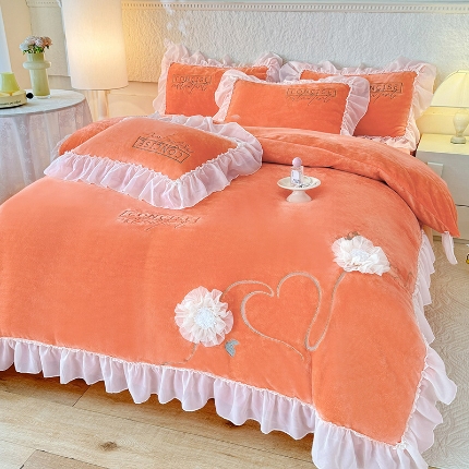 91家纺网 家纺一手货源 找家纺 （总）苏米娜2024秋冬新款230g法式公主粉少女心牛奶绒四件套法莱绒金貂绒兔兔绒牛奶绒床裙款四件套绒床盖款四件套