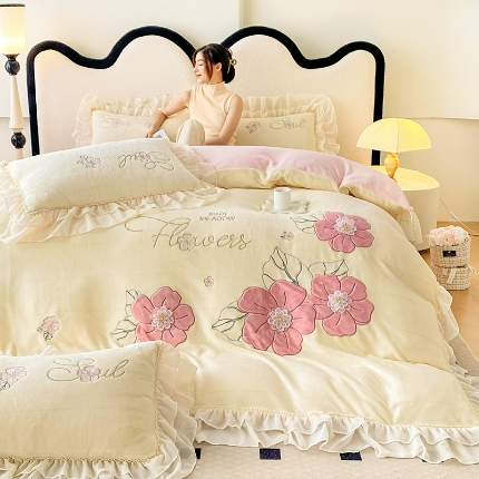 91家纺网 家纺一手货源 找家纺 （总）2025加厚大版花卉牛奶绒刺绣花四件套小清新公主风韩版婴儿绒宝宝绒兔绒法莱绒金貂绒四件套床单床盖款单被套