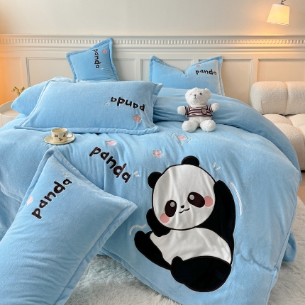 91家纺网 家纺一手货源 找家纺 （总）苏东来2025秋冬新款高克重加厚牛奶绒四件套大版卡通牛奶绒刺绣贴布绣床裙款四件套金貂绒婴儿绒四件套