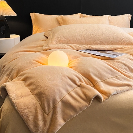 91家纺网 家纺一手货源 找家纺 （总）控价 2025年新款240克全消光A类烂花牛奶绒四件套-蝴蝶戏花