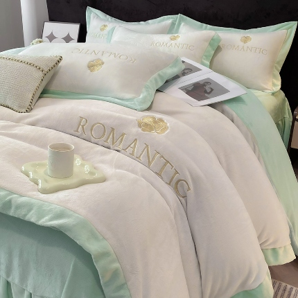 91家纺网 家纺一手货源 找家纺 （总）（总）2025秋冬230g9斤全消光牛奶绒双拼绣花四件套绒宽边被套高端轻奢山茶花系列