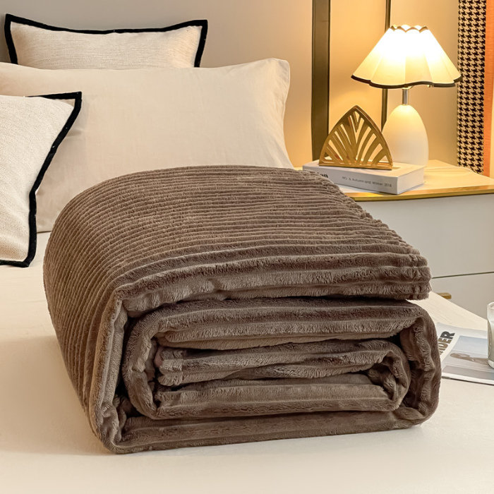 91家纺网 家纺一手货源 找家纺 （总）一帆毯业 2024新款抽条压缩代发抽空跨境外贸260克兔毛珊瑚法兰绒空调毯子抽条毛毯简约牛奶绒盖毯