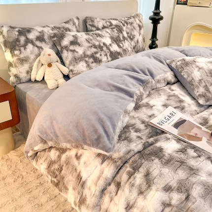 91家纺网 家纺一手货源 找家纺 （总）2025年新款 高克重 兔毛绒 牛奶绒四件套 直播首选-菱格系列