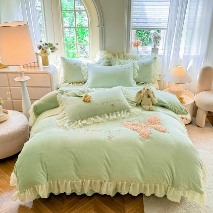 91家纺网 家纺一手货源 找家纺 （总）2025秋冬新款230g法式公主粉少女心牛奶绒四件套法莱绒金貂绒兔兔绒牛奶绒床裙款四件套蝴蝶花绒床盖款四件套