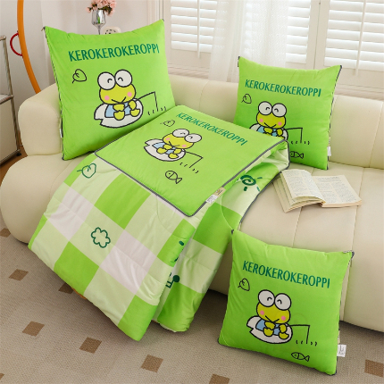 照世家纺 2024新款三丽鸥印花抱枕被（控价59、82、109、139） 大眼蛙