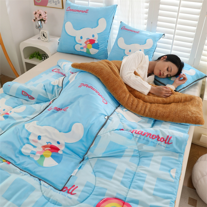 91家纺网 家纺一手货源 找家纺 照世家纺 2024新款三丽鸥印花抱枕被（控价59、82、109、139） 玉桂狗