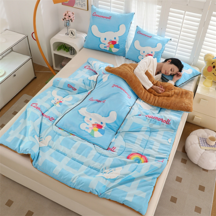 91家纺网 家纺一手货源 找家纺 照世家纺 2024新款三丽鸥印花抱枕被（控价59、82、109、139） 玉桂狗